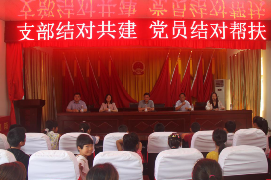 高鐵時(shí)代黨支部赴豐縣梁寨開展“黨建結(jié)對(duì)共建、黨員結(jié)對(duì)幫扶”主題黨日活動(dòng)