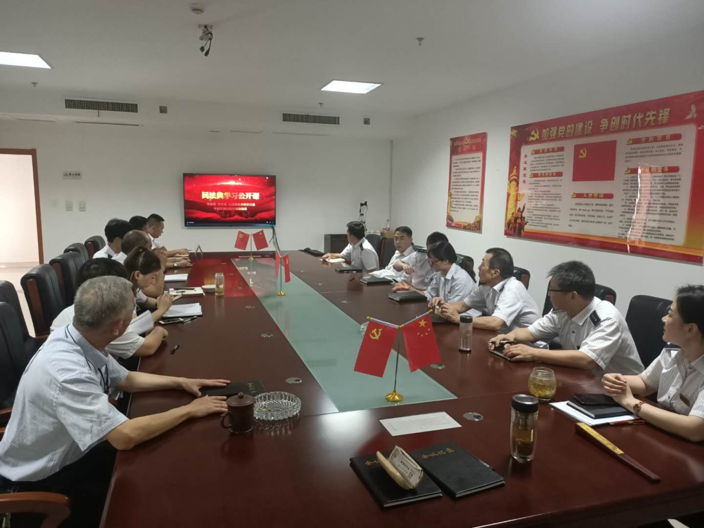 徐州汽車客運東站多措并舉 切實推動《民法典》學(xué)習(xí)宣傳