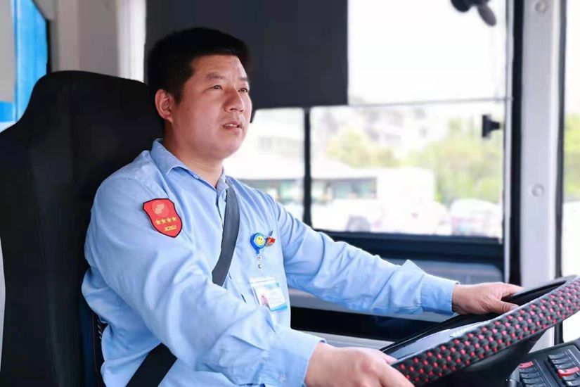 優(yōu)秀共產黨員“模范之星” ——江蘇省五一勞動獎章獲得者、64路線最美公交駕駛員劉艷軍