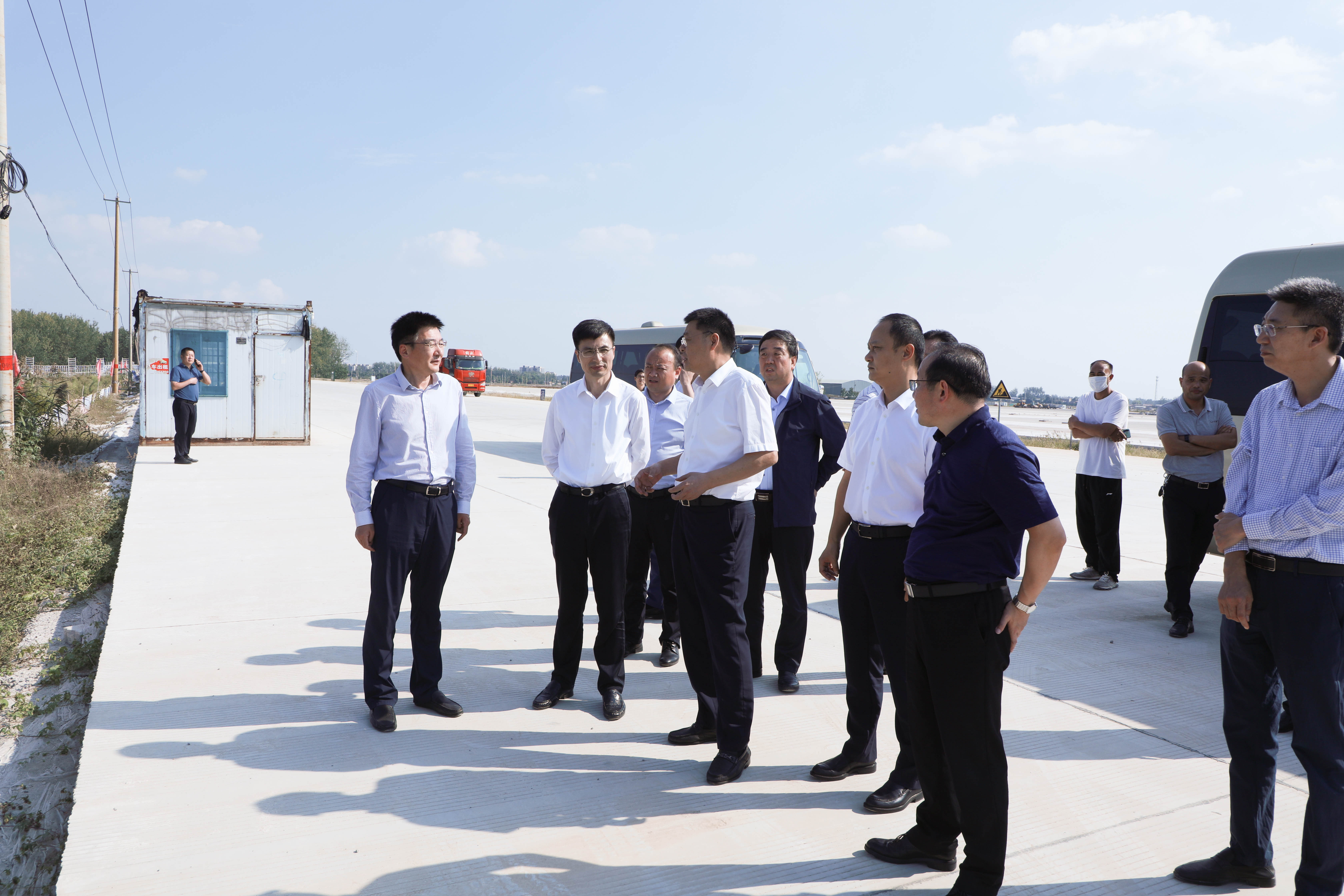 交控集團(tuán)黨委書記、董事長賈泉涌一行赴邳州市政府開展深化合作會(huì)談