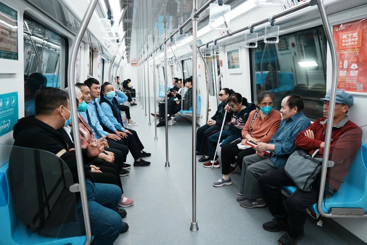 出租集團(tuán)開展雷鋒車隊“助盲”活動